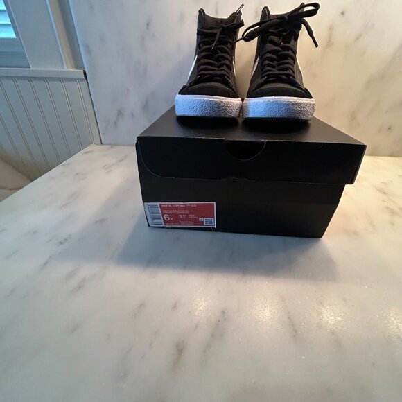 NIB Nike Blazer Mid '77 Black High Tops Big Kids' Shoes 6Y - Picture 3 of 6